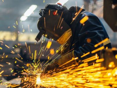 UIA y Gobierno negocian impuestos en medio de tensión