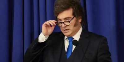 Milei prepara reglamentación para expulsar extranjeros que inciten odio