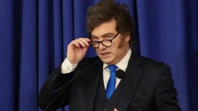 Milei prepara reglamentación para expulsar extranjeros que inciten odio