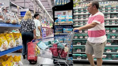 Inflación en Argentina alcanzaría 2% mientras economía enfrenta recesión