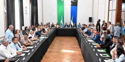 Weretilneck propone compensación para 14 municipios de Neuquén