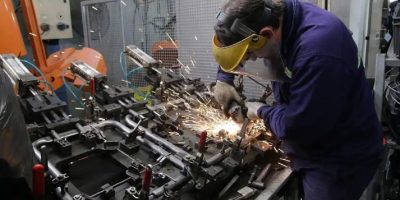 Economía pierde impulso y crisis de empleo cuestiona recuperación