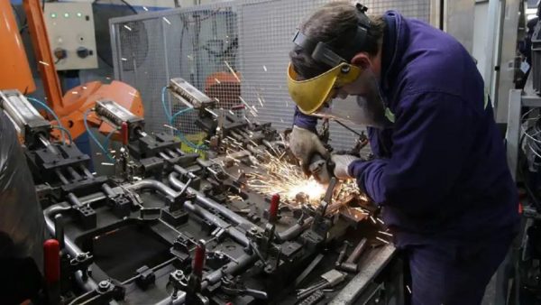 Economía pierde impulso y crisis de empleo cuestiona recuperación