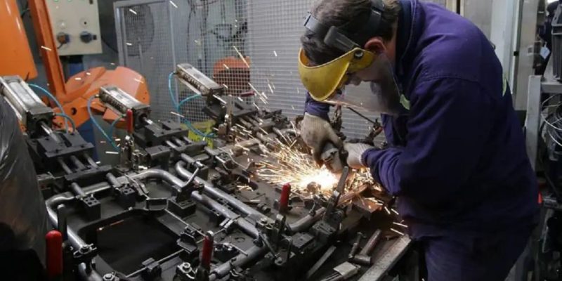 Economía pierde impulso y crisis de empleo cuestiona recuperación