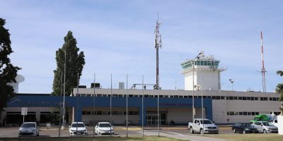 Aeropuerto de Neuquén: plan de Rolando Figueroa para modernizar infraestructura