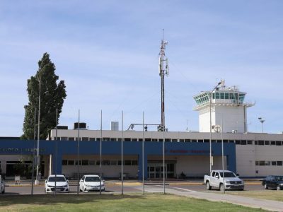 Aeropuerto de Neuquén: plan de Rolando Figueroa para modernizar infraestructura