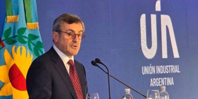 Gobierno prepara plan de rescate ante crisis económica y reclamo de la UIA