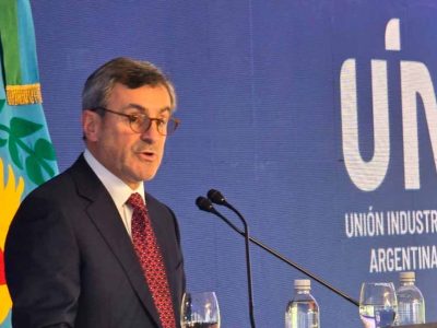 Gobierno prepara plan de rescate ante crisis económica y reclamo de la UIA