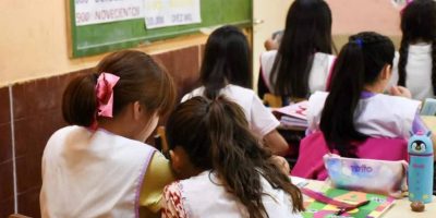 Neuquén lidera gasto educativo pero carece de datos de desempeño