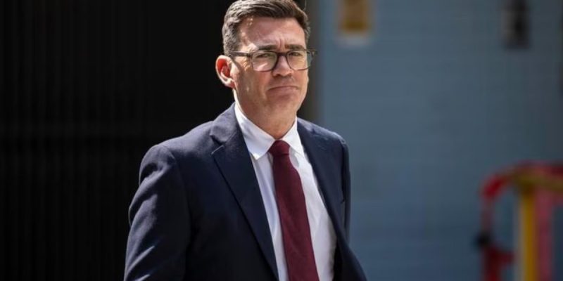 Reino Unido advierte a Milei sobre Malvinas y alerta militar