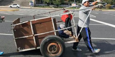 Pobreza alcanza 15 millones de personas en Argentina al borde de recesión