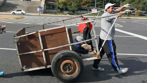 Pobreza alcanza 15 millones de personas en Argentina al borde de recesión