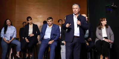 Figueroa analiza gestión municipal en Neuquén