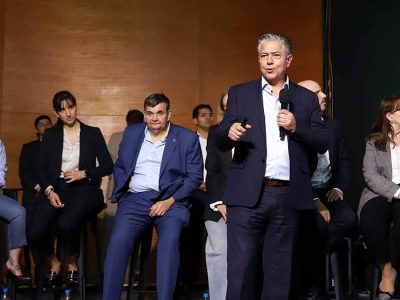 Figueroa analiza gestión municipal en Neuquén