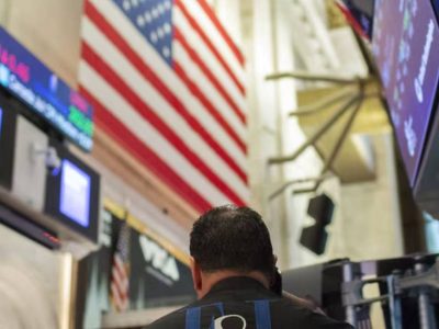 Riesgo país supera 620 puntos por salida de inversores y crisis económica