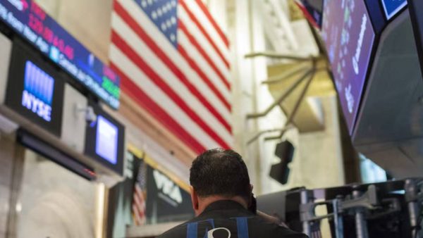 Riesgo país supera 620 puntos por salida de inversores y crisis económica