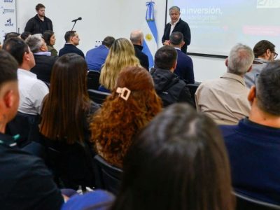 Rolando Figueroa presenta obras del presupuesto 2027 en gira
