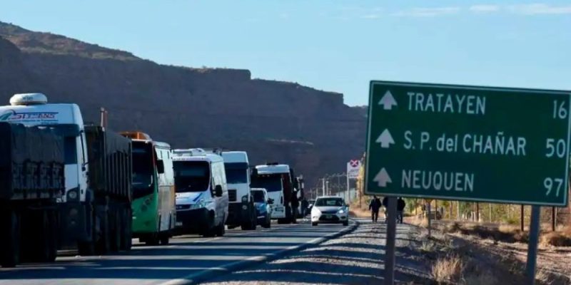 Neuquén prueba bitrenes para transporte de arenas a Vaca Muerta