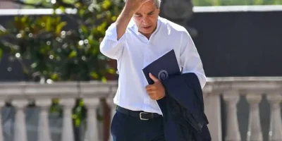 Caputo presenta plan económico en EE.UU. mientras mercado presiona por dólares