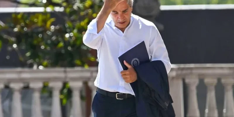 Caputo presenta plan económico en EE.UU. mientras mercado presiona por dólares