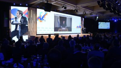 Empresarios de IDEA apoyan modelo económico pero plantean límites