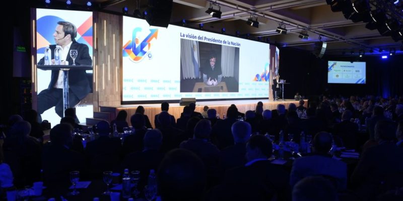 Empresarios de IDEA apoyan modelo económico pero plantean límites